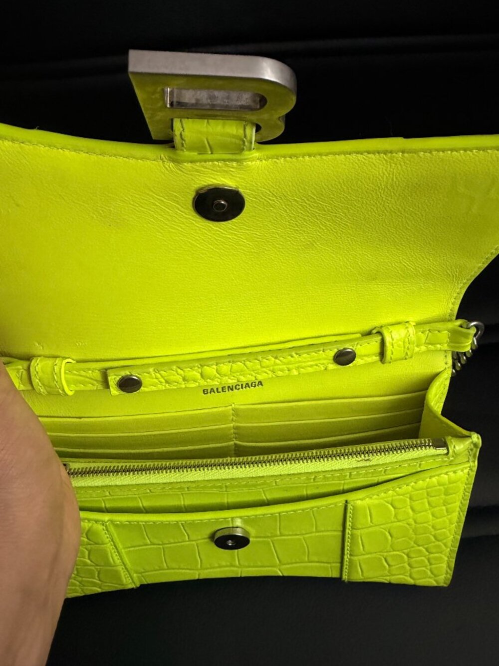 Balenciaga Hourglass Wallet On Chain - Picture 7 of 12